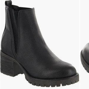 Jody Ribbed Lug Sole Chelsea Boot (Women)